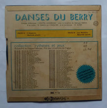 Danses Du Berry " Side A : 1 L ' Ageasse , 2 Bourree Droite ' Side B : 1 Les Moutons , Bourree Carree . "